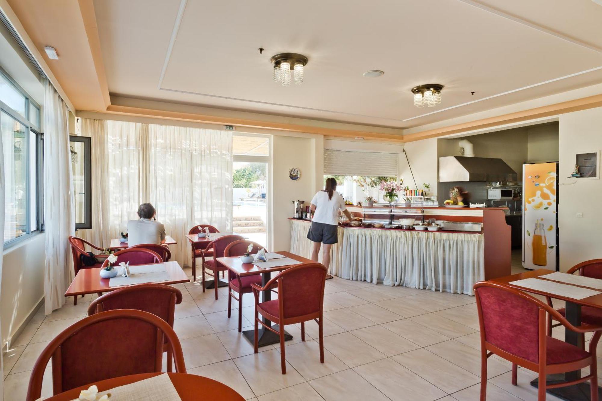 Regina Studios & Hotel Karpathos Town  Exterior photo
